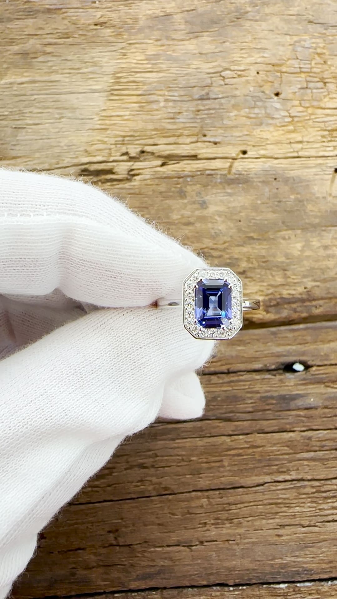 Anello in Oro Bianco 18KT - Tanzanite
