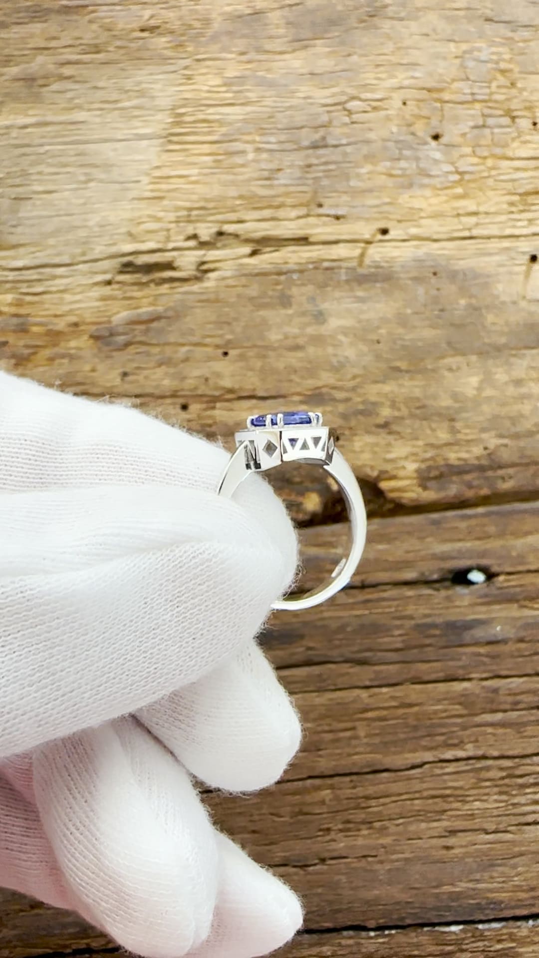 Anello in Oro Bianco 18KT - Tanzanite