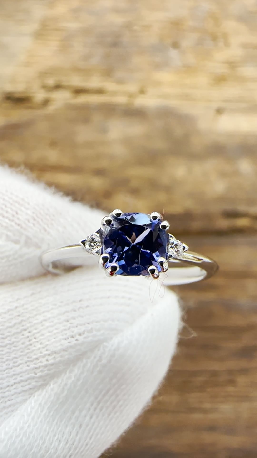 Anello in Oro Bianco 18KT - Tanzanite