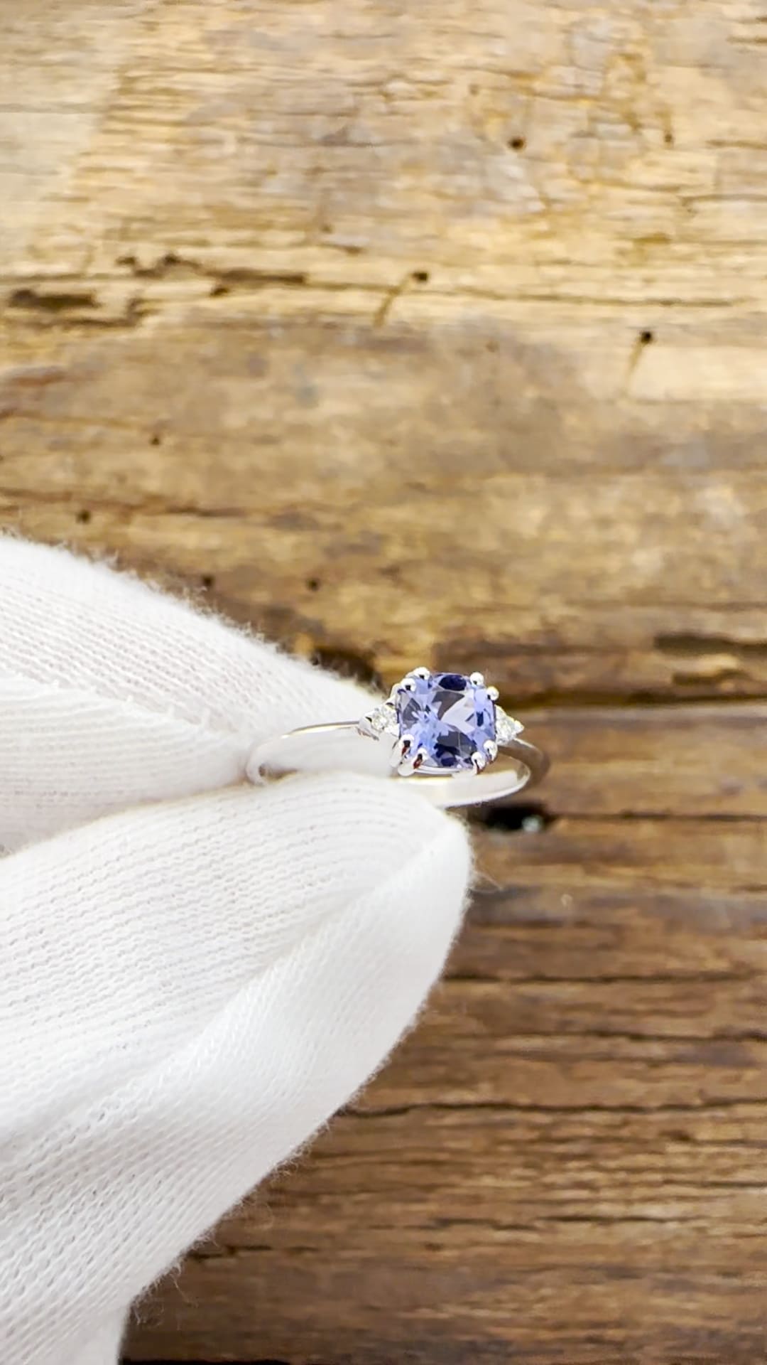 Anello in Oro Bianco 18KT - Tanzanite