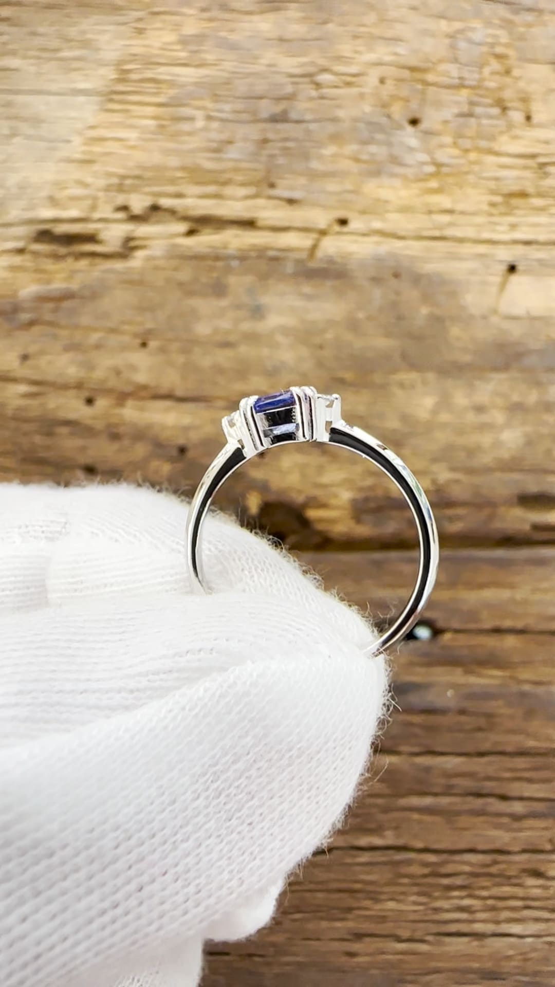 Anello in Oro Bianco 18KT - Tanzanite