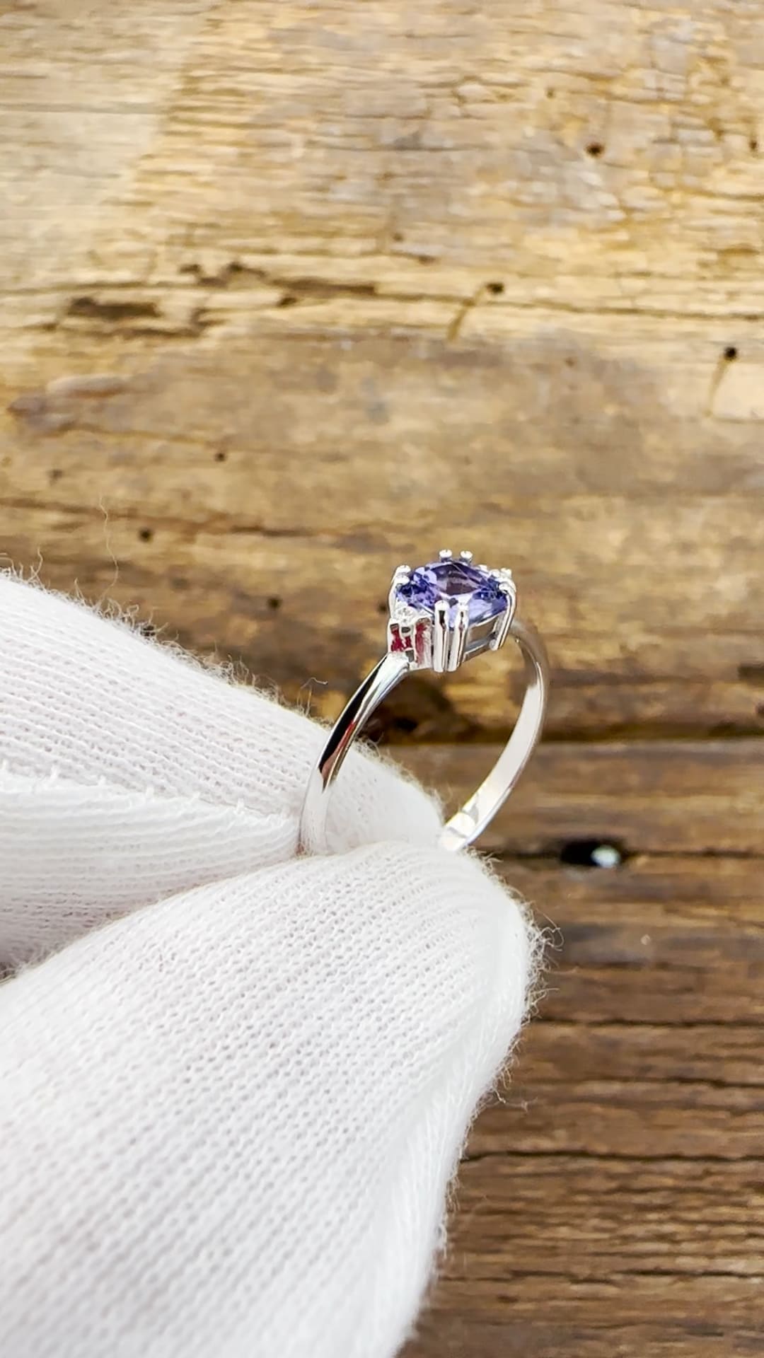 Anello in Oro Bianco 18KT - Tanzanite