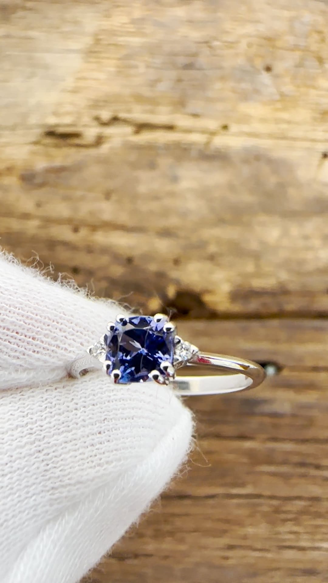 Anello in Oro Bianco 18KT - Tanzanite