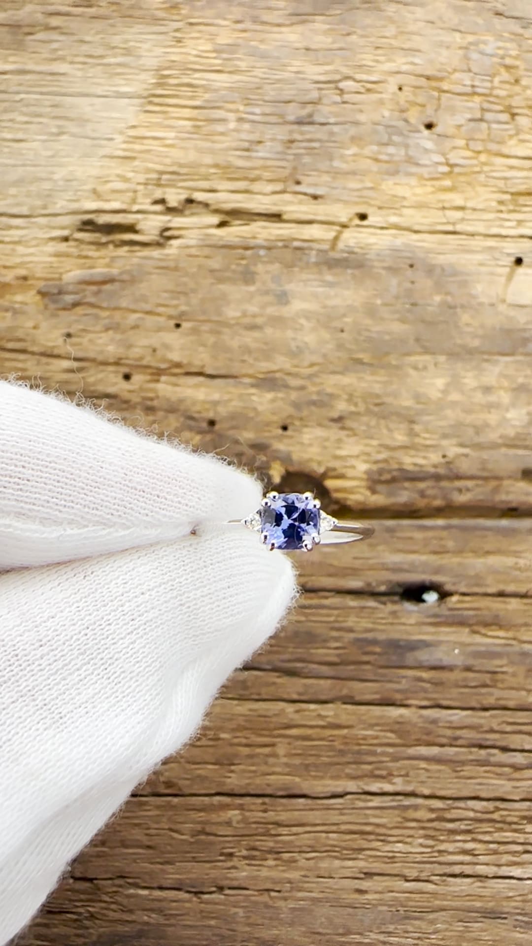 Anello in Oro Bianco 18KT - Tanzanite