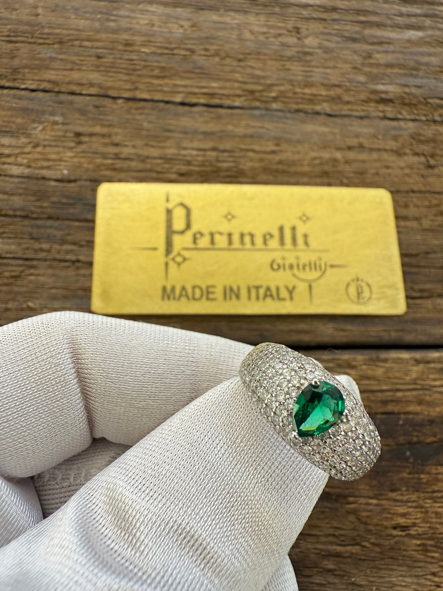 Anello pietra ornamentale taglio goccia argento 925%
