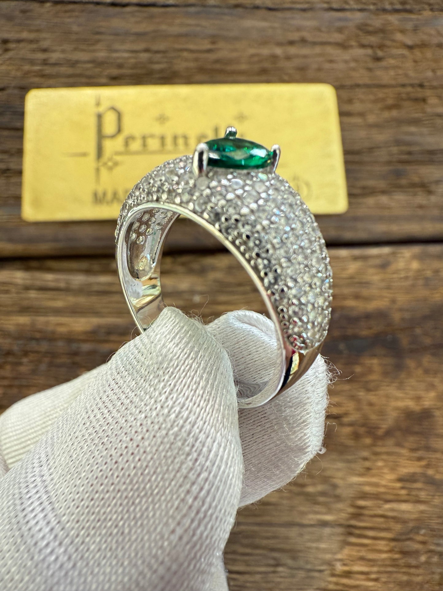 Anello pietra ornamentale taglio goccia argento 925%