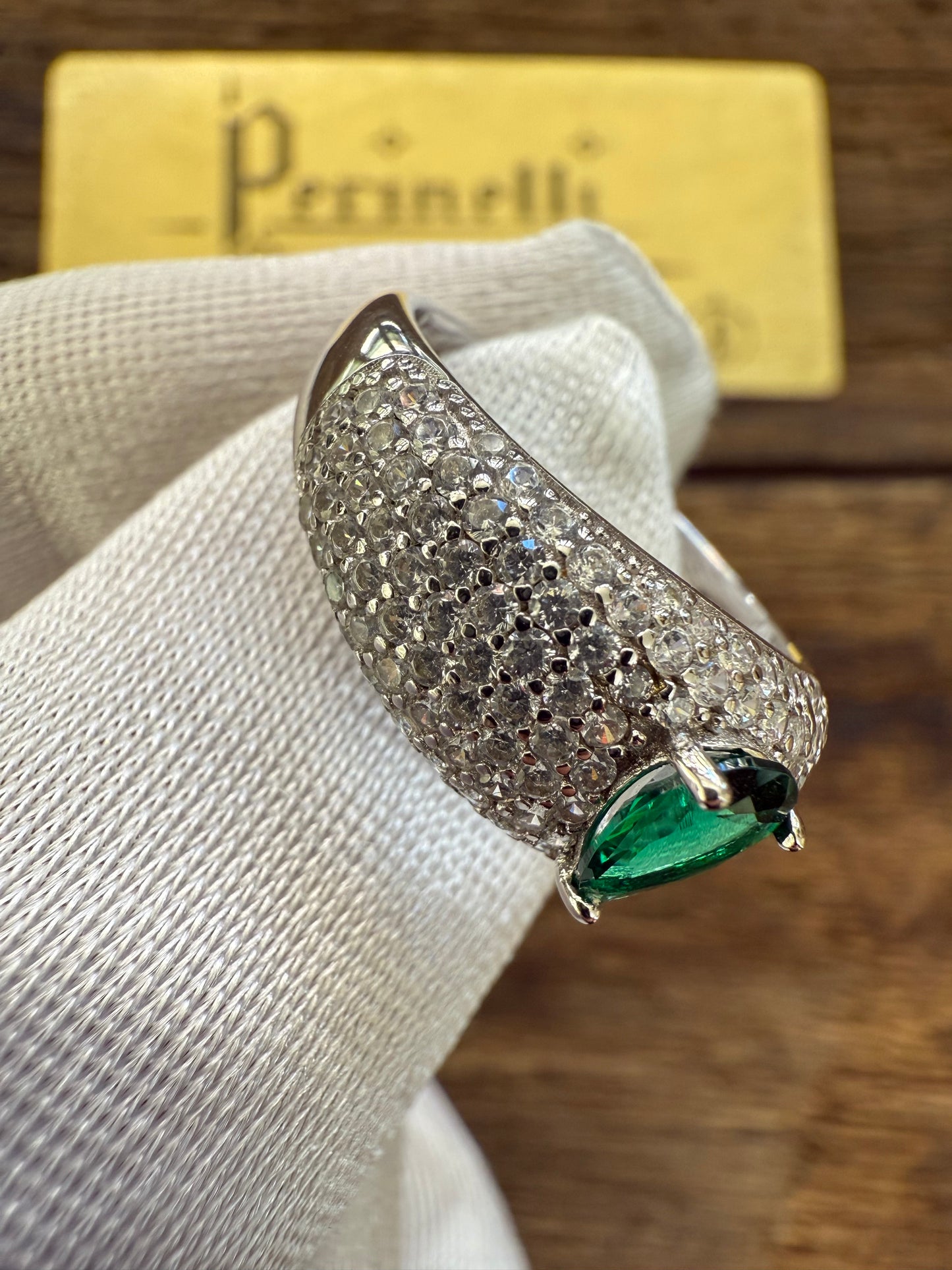 Anello pietra ornamentale taglio goccia argento 925%