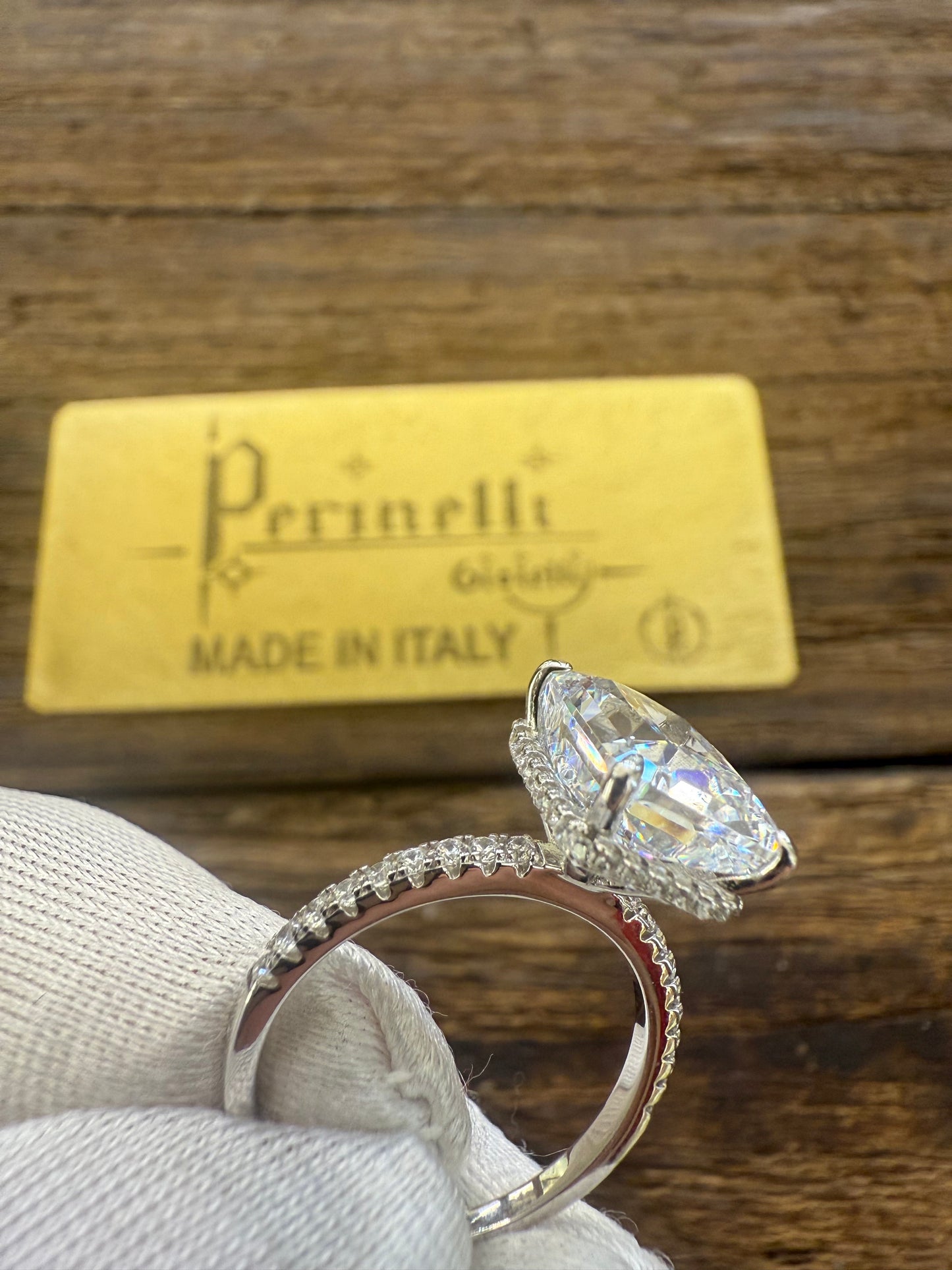 Anello modello solitario taglio smeraldo argento 925%
