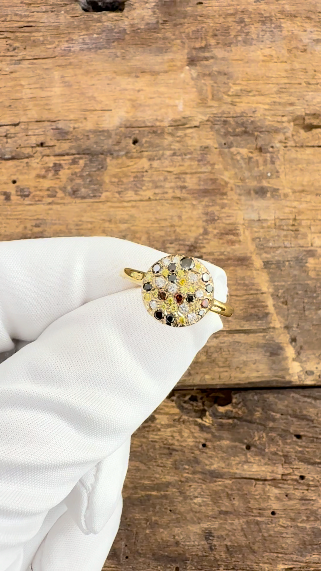 Anello Oro Giallo con Diamanti multicolor
