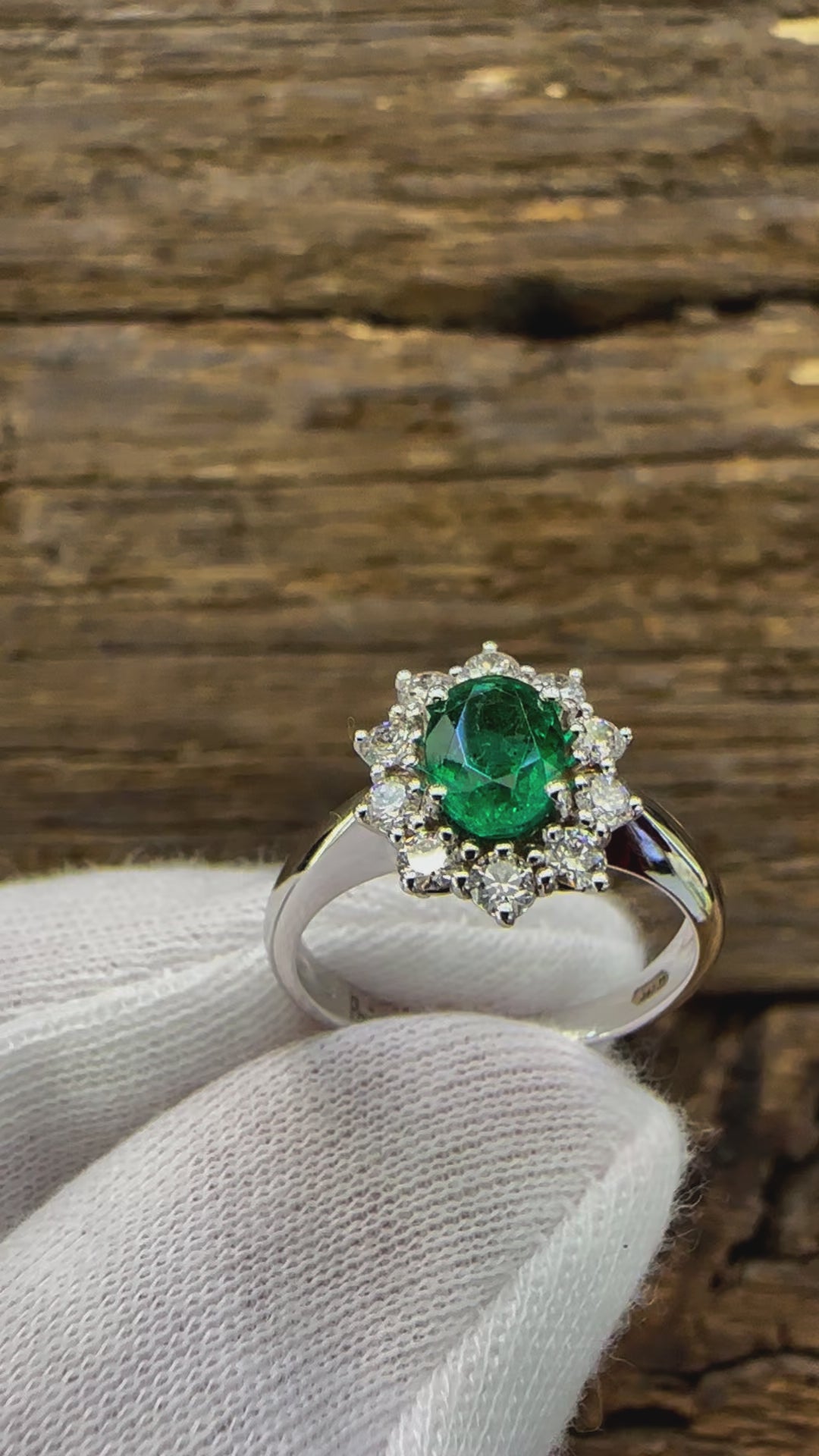 Anello in Oro Bianco 18KT Smeraldo Zambia – Perinelli Gioielli - Main Image