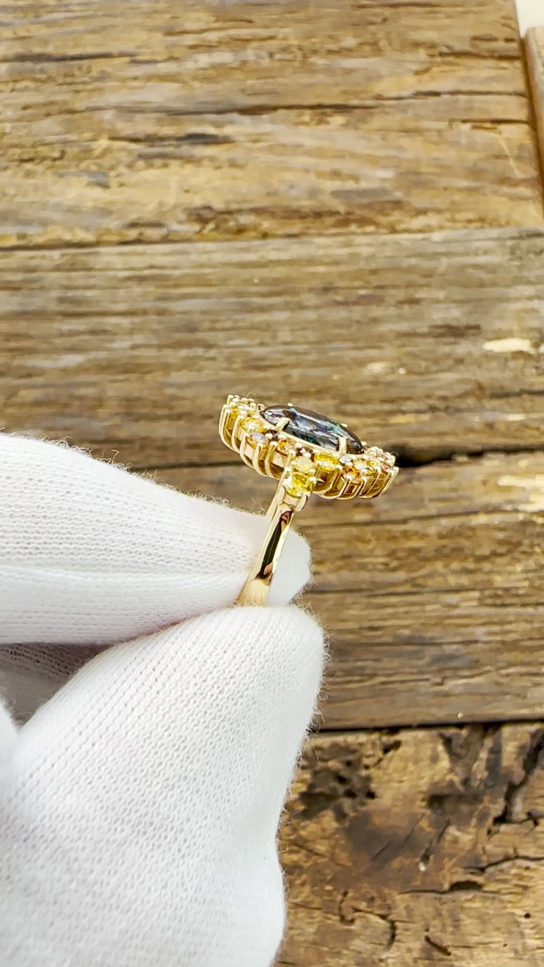 18KT Gold Ring