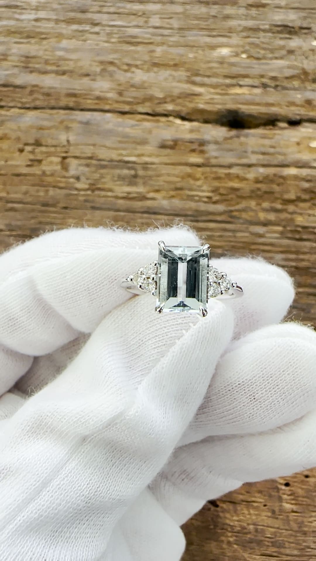 18KT White Gold Ring