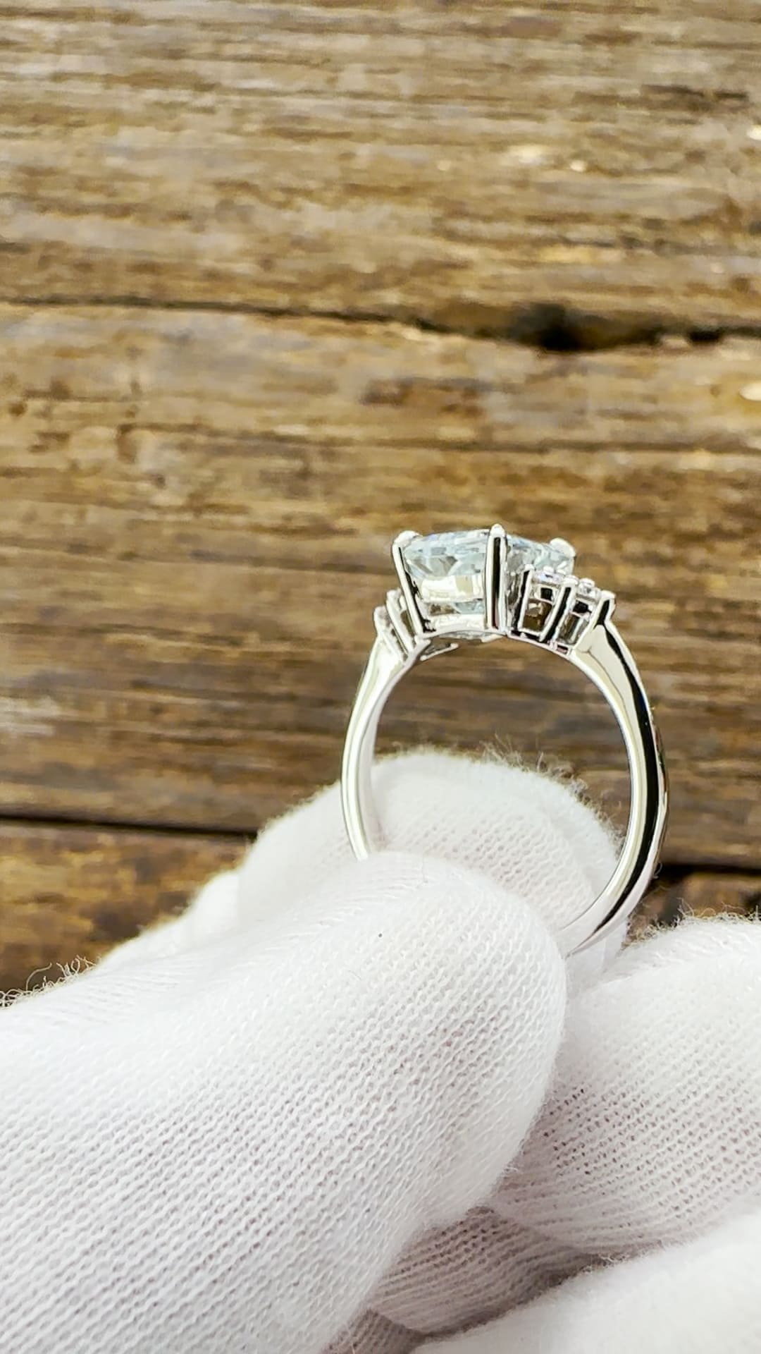 18KT White Gold Ring