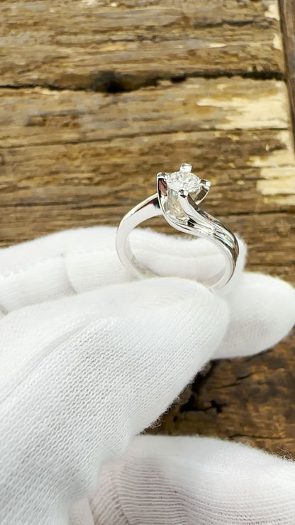 18KT White Gold Ring - Solitaire