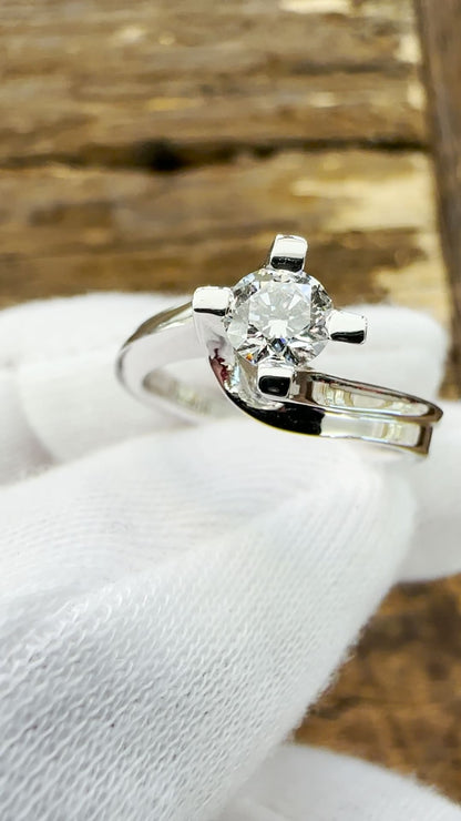 18KT White Gold Ring - Solitaire