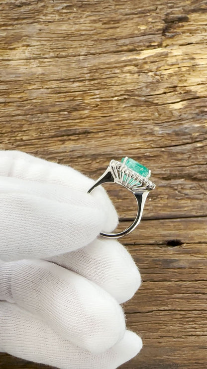 18KT White Gold Ring - Emerald