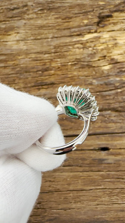 18KT White Gold Ring - Emerald