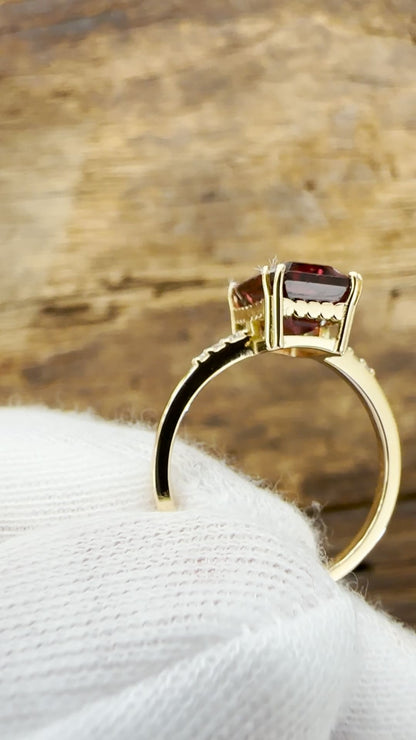 18KT Yellow Gold Ring - Tourmaline