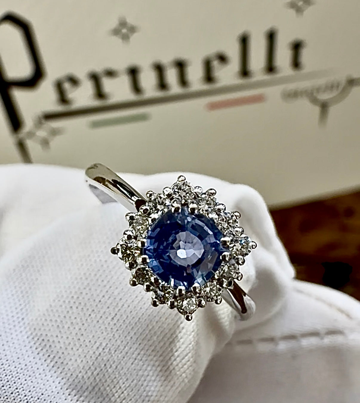 Anello Zaffiro rotondo e Diamanti