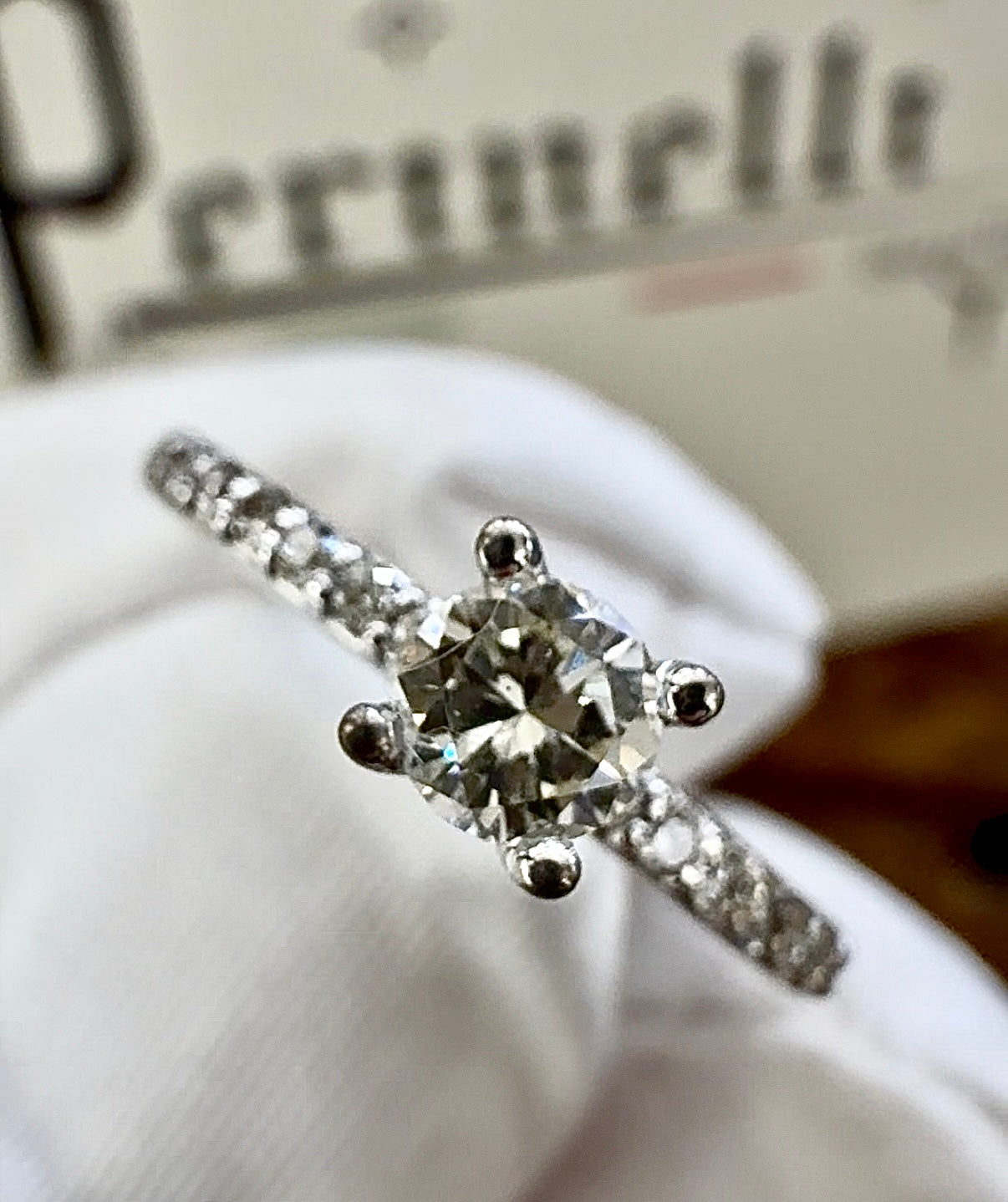 Anello Solitario con Diamanti