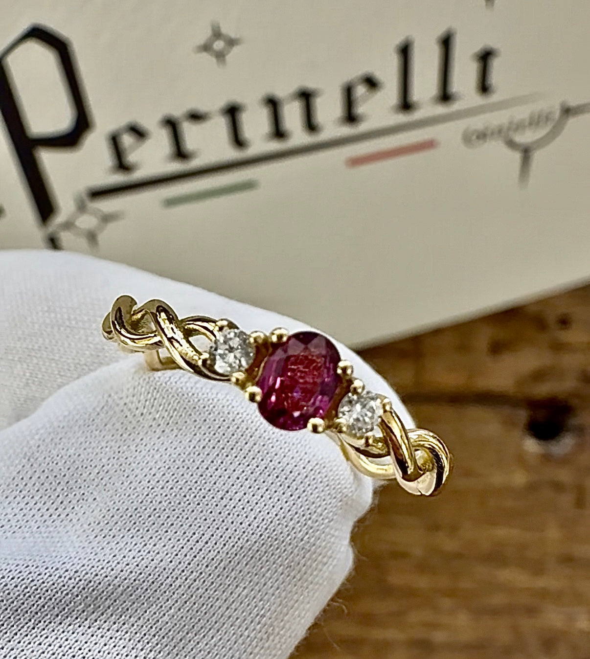 Anello Rubino e Diamanti intrecciato