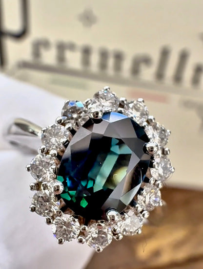 Anello Zaffiro con riflessi verdi