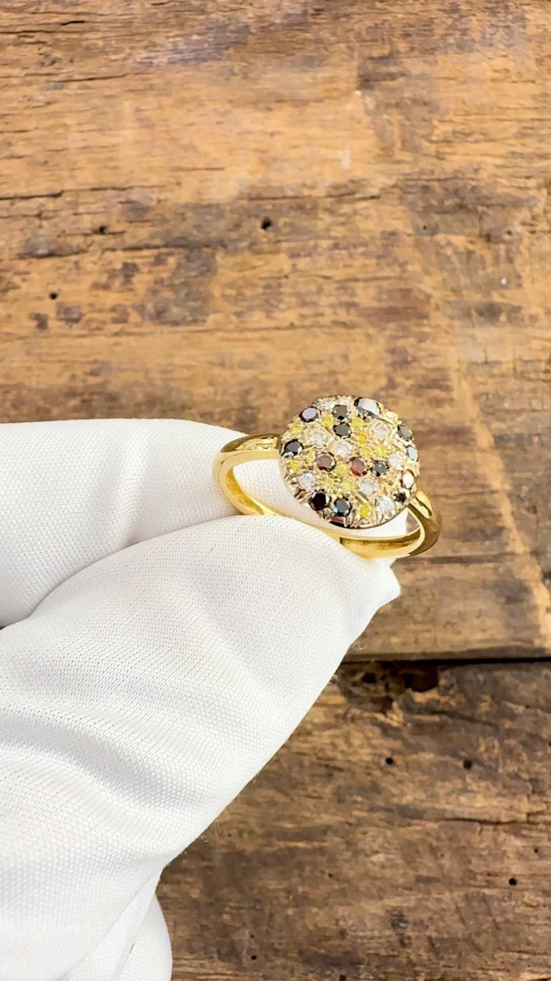 Anello Oro Giallo con Diamanti multicolor