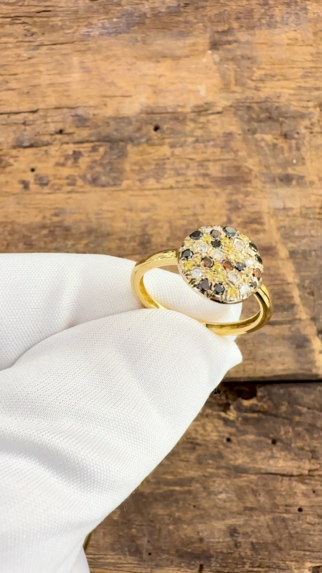 Anello Oro Giallo con Diamanti multicolor