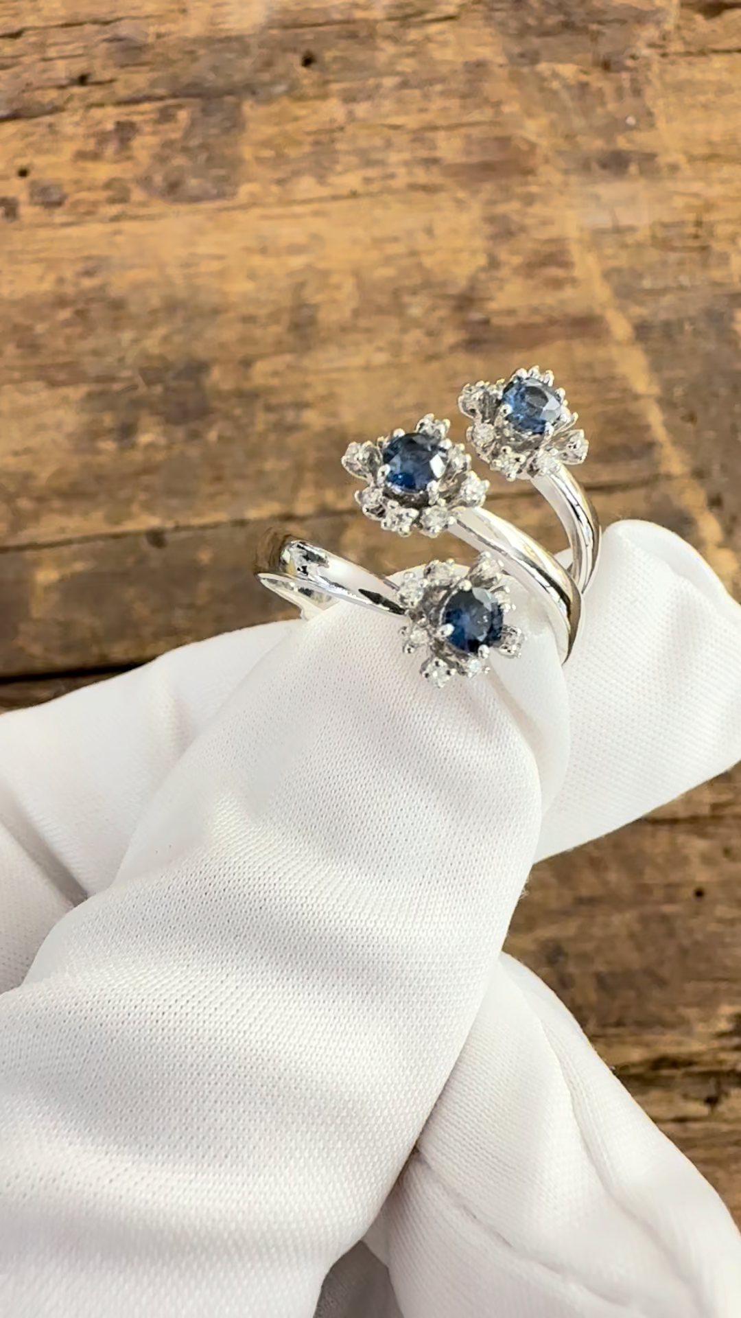 Anello Trilogy con Zaffiri e Diamanti