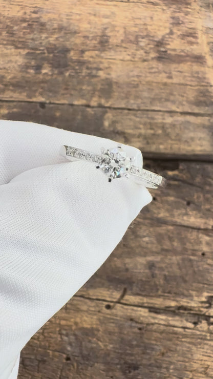 Anello Solitario in Oro Bianco con Diamanti Naturali