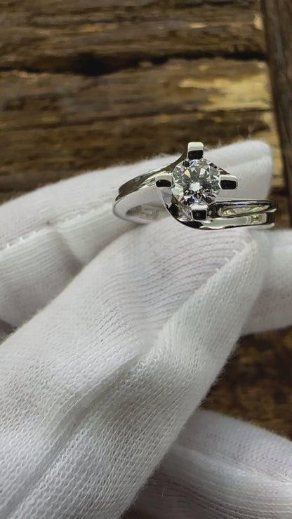 18KT White Gold Ring - Solitaire