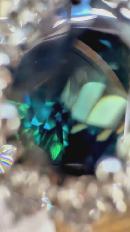 Anello Zaffiro con riflessi verdi